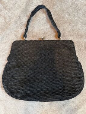 VINTAGE 1950s Lumured Black Beaded Hand Bag Rhinestone Kiss Lock Closure